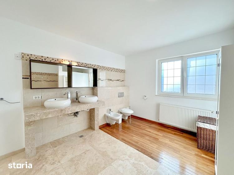 Casă cu 6 camere cu Teren 350 Mp în Central