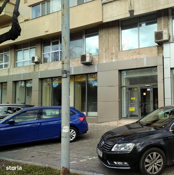 Spațiu comercial, de 200 mp, în Central