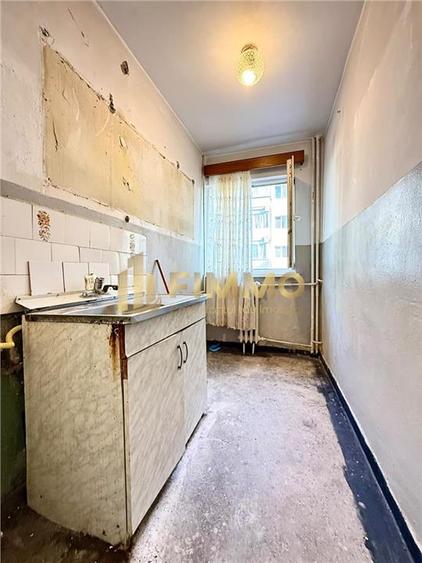 Apartament cu 3 camere semidecomandat în George Enescu