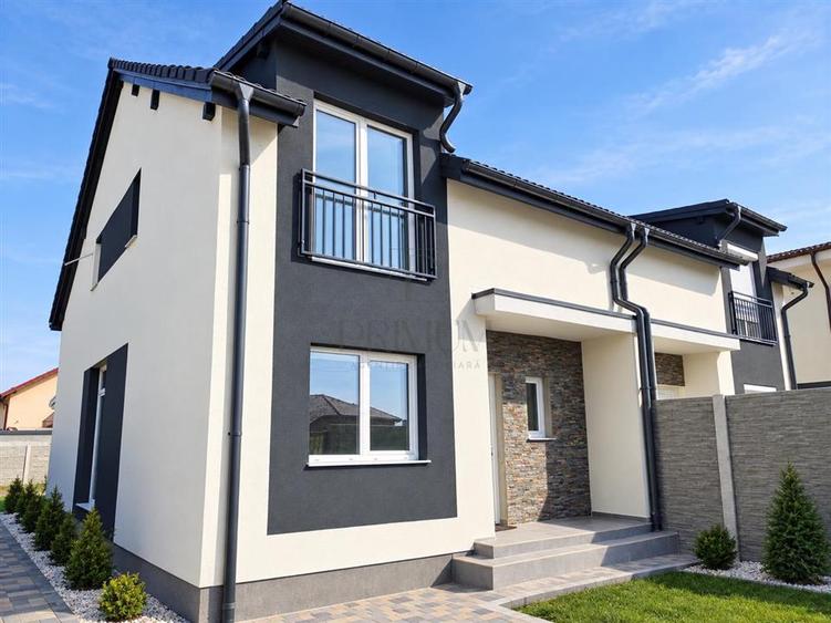 Duplex cu 4 camere cu Canalizare în Moșnița Nouă