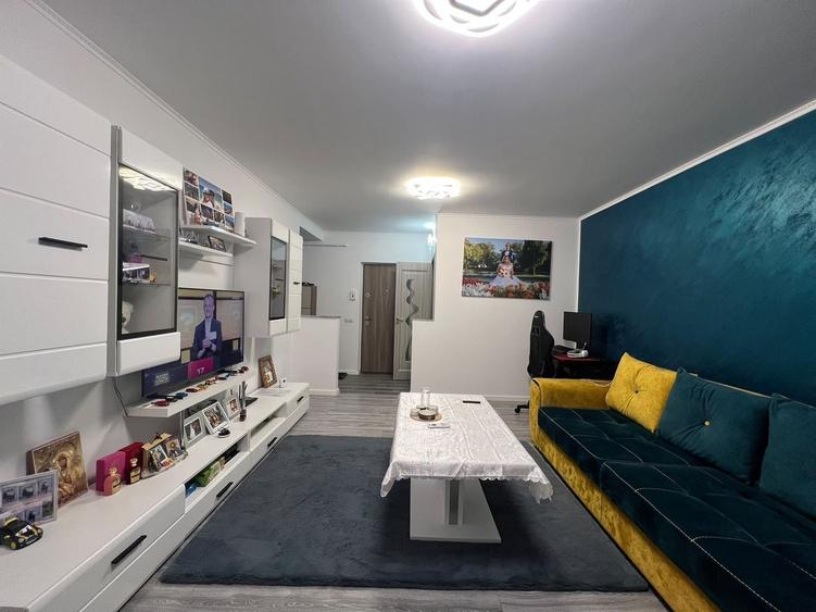 Apartament cu 3 camere decomandat, mobilat în Exterior Nord