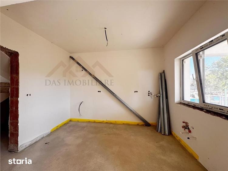 Casă cu 6 camere cu Teren 460 Mp în Recea