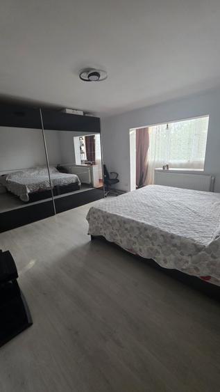 Apartament cu 3 camere decomandat în Aradului