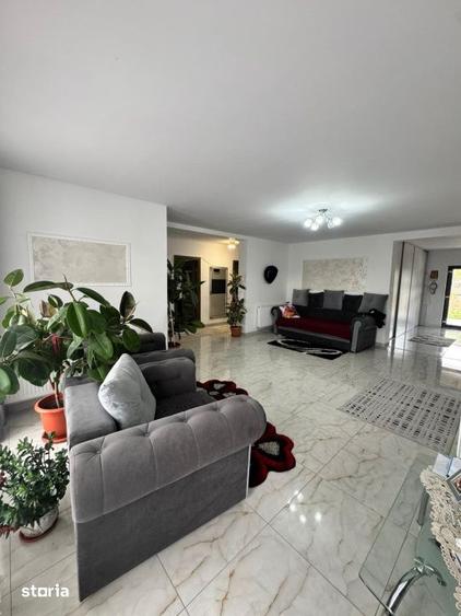 Casă cu 4 camere cu Teren 720 Mp în Central