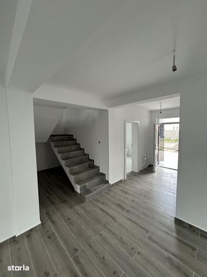 Casă cu 3 camere cu Teren 305 Mp în Ciarda Roșie