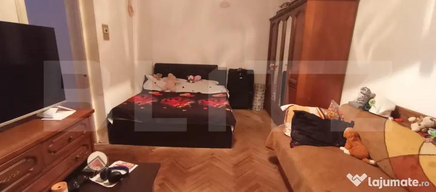 Apartament cu 4 camere decomandat în Central