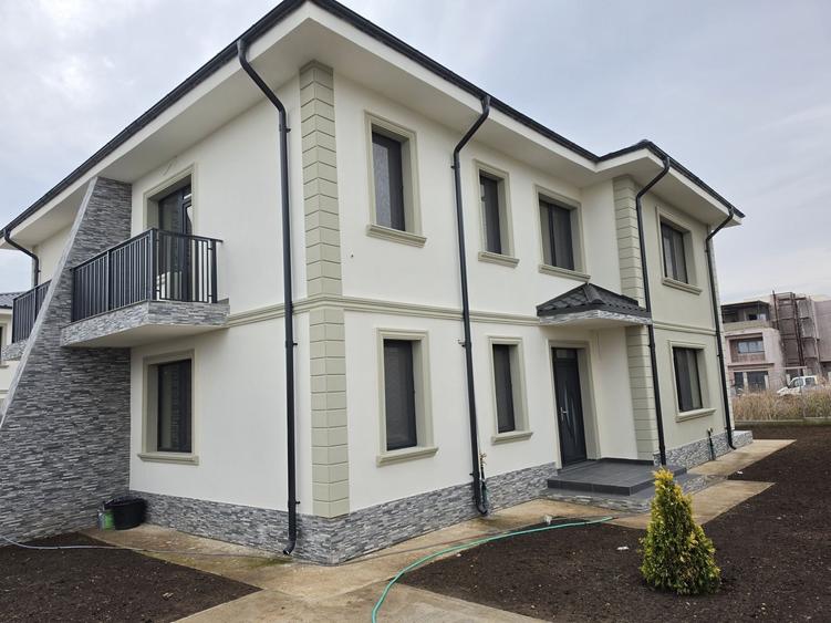 Casă cu 4 camere în Central