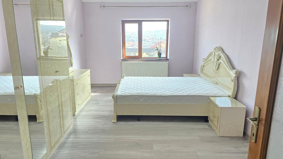 Apartament cu 2 camere decomandat în Zăvoi