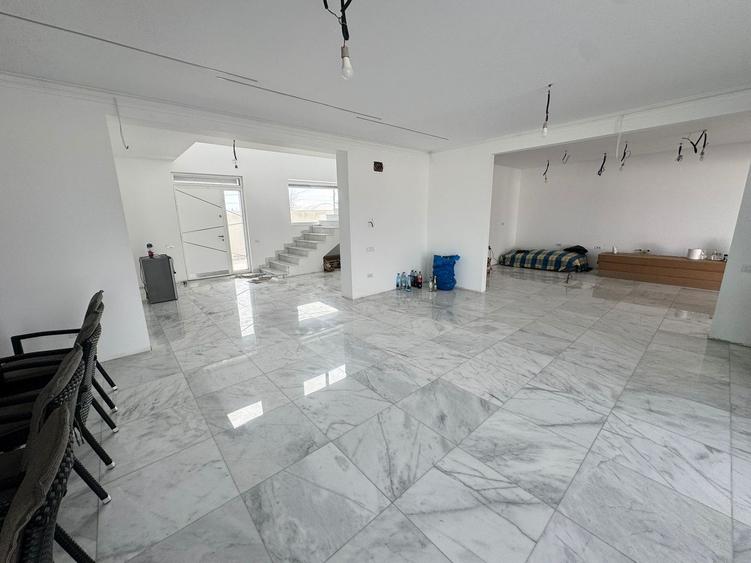 Casă individuală cu 4 camere cu Piscina în Cernica