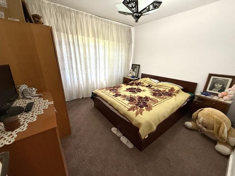 Apartament cu 3 camere decomandat în Popoveni