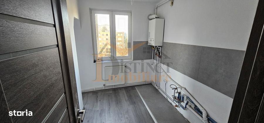 Apartament cu 3 camere decomandat în Astra