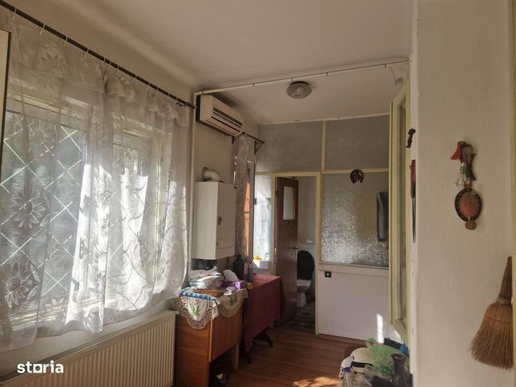 Casă cu 3 camere semidecomandat în Central