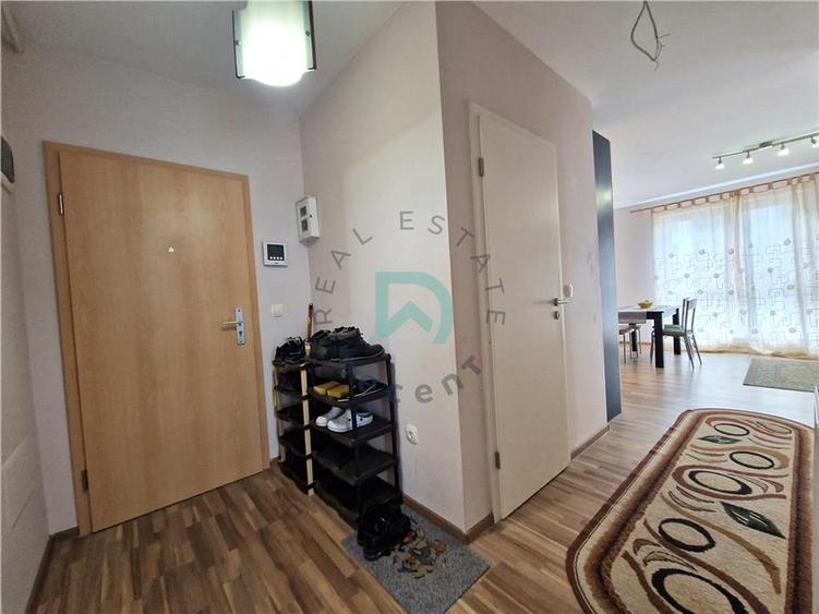 Apartament cu 2 camere decomandat în Tractorul