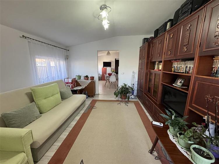Apartament cu 2 camere decomandat în Decebal