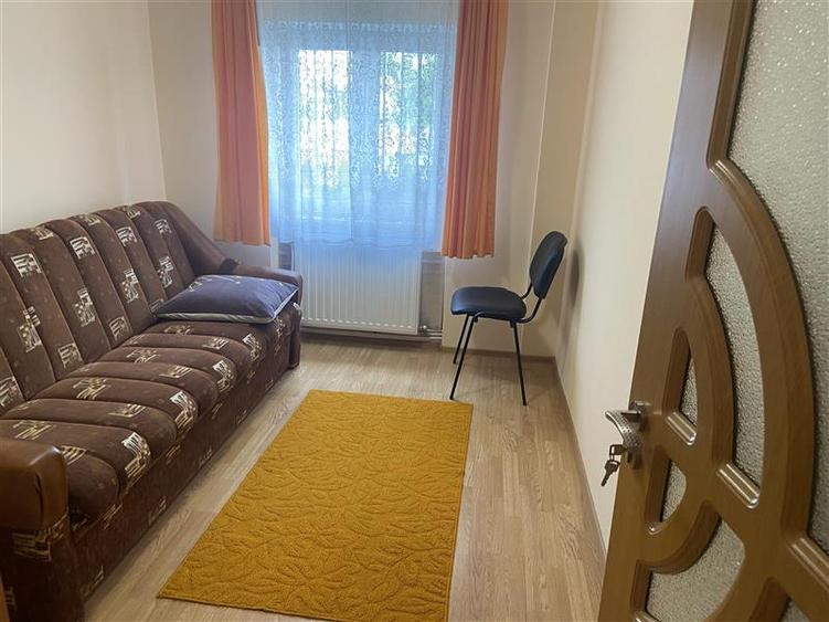 Apartament cu 3 camere decomandat, mobilat în Central