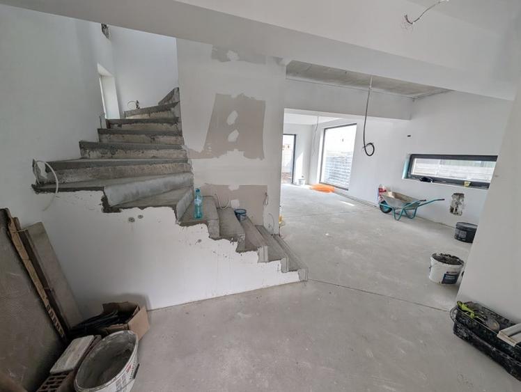 Casă individuală cu 4 camere cu Teren 350 Mp în Tunari