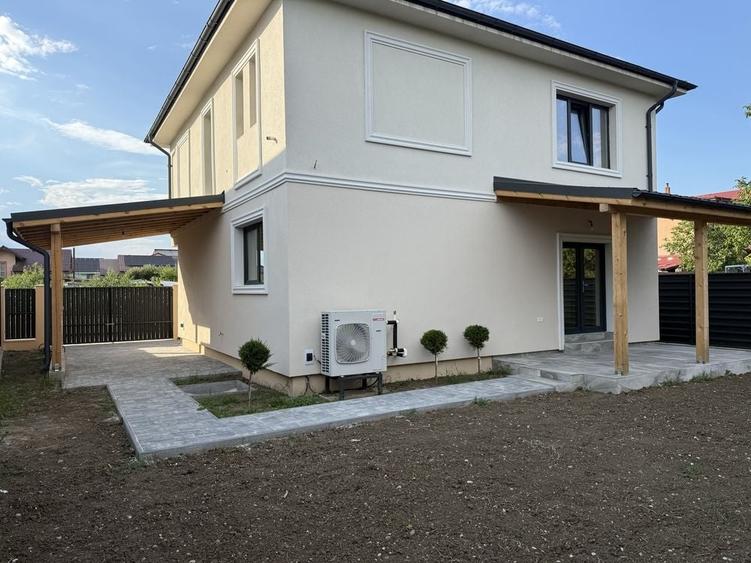 Casă cu 4 camere în Mărăcineanu