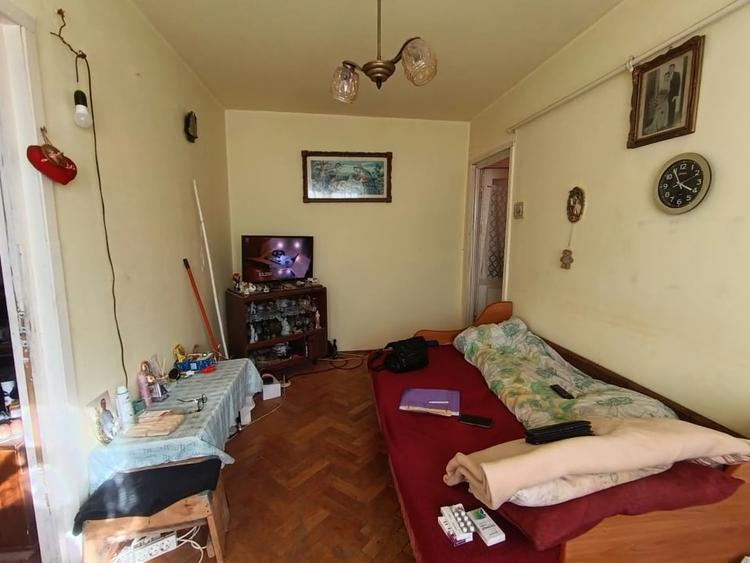 Apartament cu 3 camere semidecomandat, mobilat în Săsar