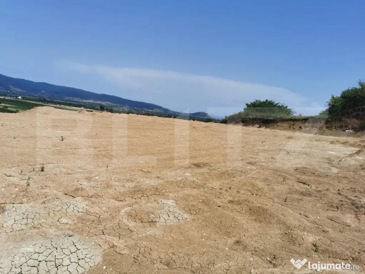 Teren de 750 mp, în Central