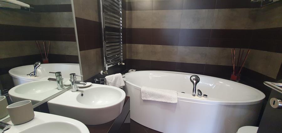 Apartament cu 3 camere decomandat, mobilat în Iancu Nicolae