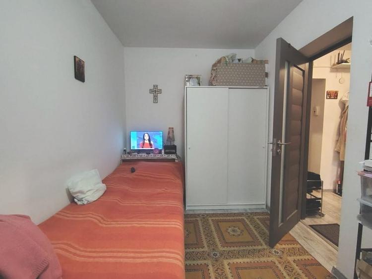 Apartament cu 3 camere semidecomandat, mobilat în Nord