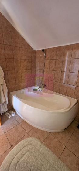 Casă individuală cu 4 camere cu Canalizare în Est