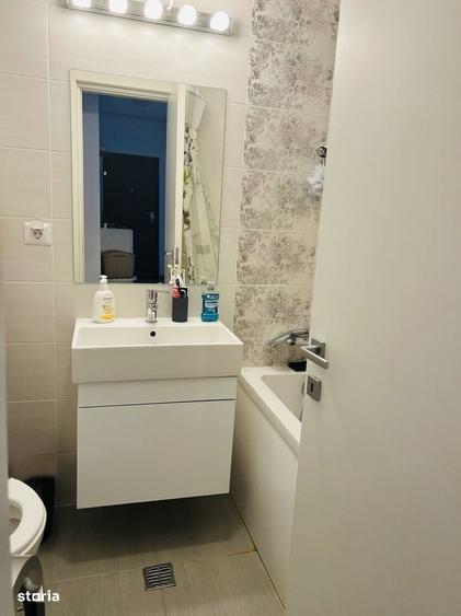 Apartament cu 3 camere semidecomandat în Viilor