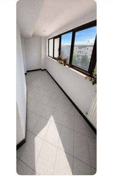 Apartament cu 4 camere decomandat în Mioriței