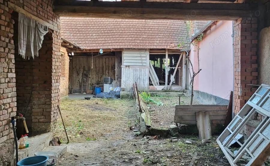Casă cu Teren 1129 Mp în Berliște