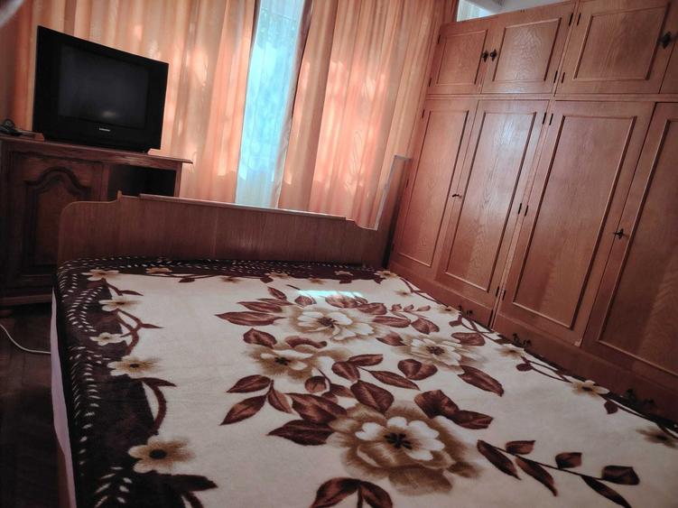 Inchiriez apartament 3 camere - 4