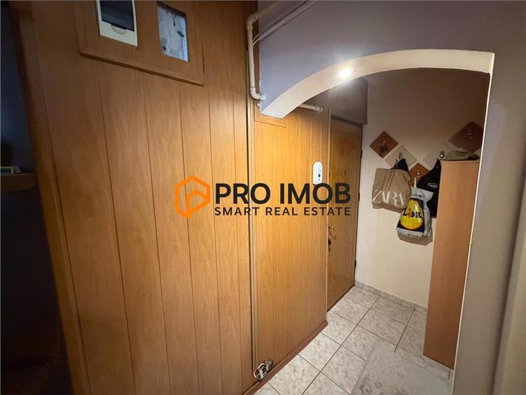 Apartament cu 3 camere decomandat, mobilat în 1 Decembrie