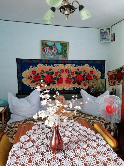 Casă cu 5 camere în Rachelu