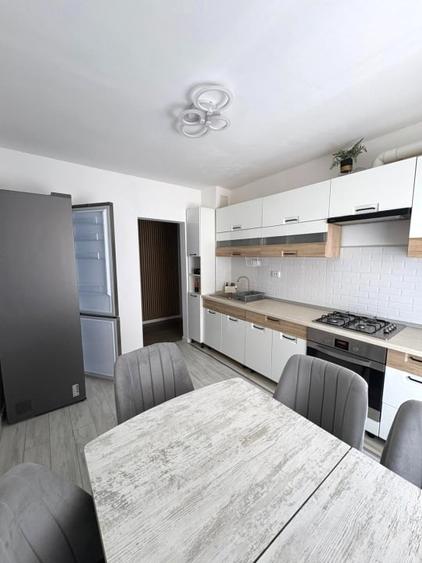 Apartament cu 3 camere în Cetate