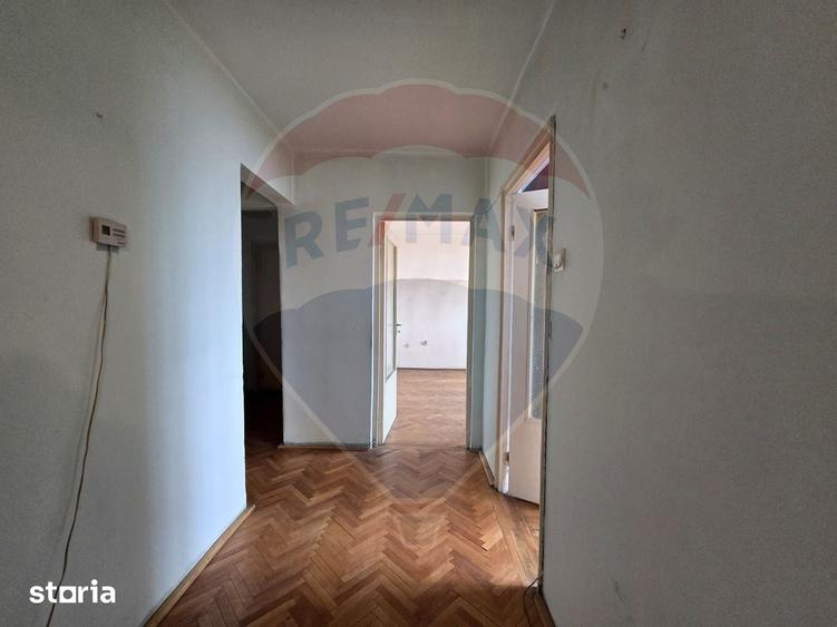 Apartament cu 3 camere decomandat în Tolstoi
