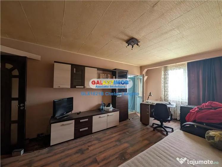 Apartament cu 4 camere semidecomandat în Central