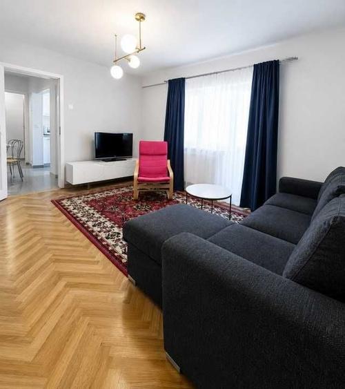 Apartament cu 3 camere semidecomandat în Central