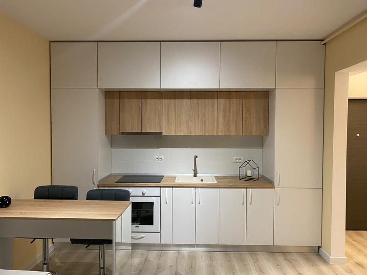 Apartament cu 2 camere semidecomandat, mobilat în Regie