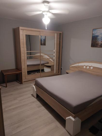 Apartament cu 3 camere semidecomandat, mobilat în Florești