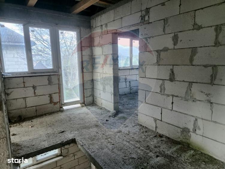 Casă cu 4 camere în Valea Cufundoasă