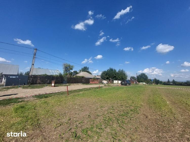 Teren de 1000 mp, în Popricani