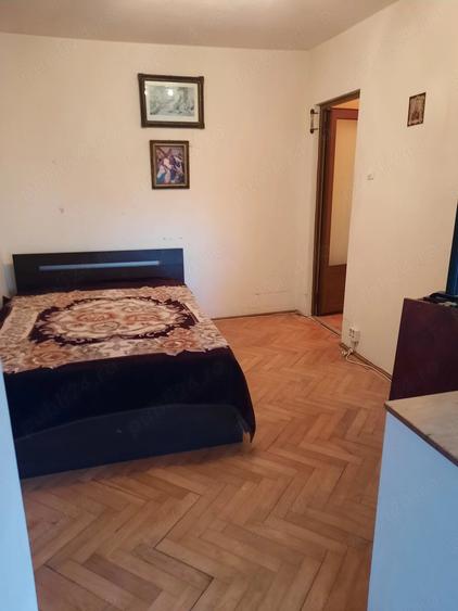 Apartament cu 3 camere semidecomandat în Dacia