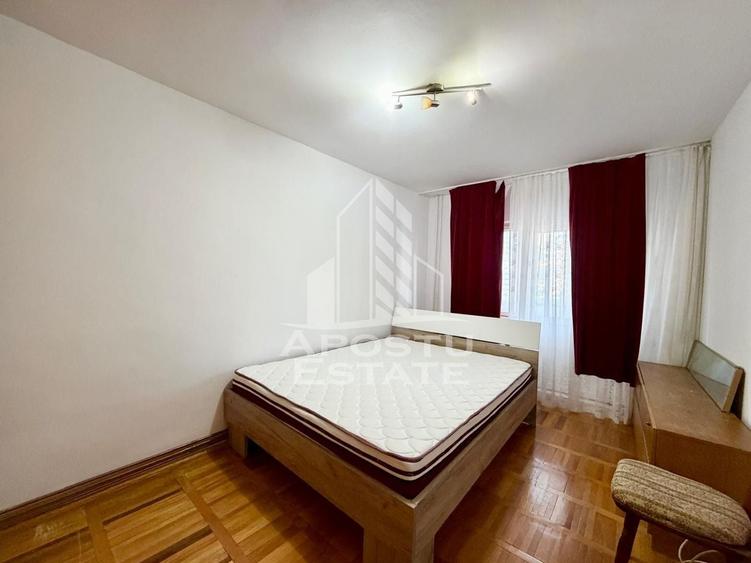 Apartament cu 3 camere decomandat, mobilat în Lipovei