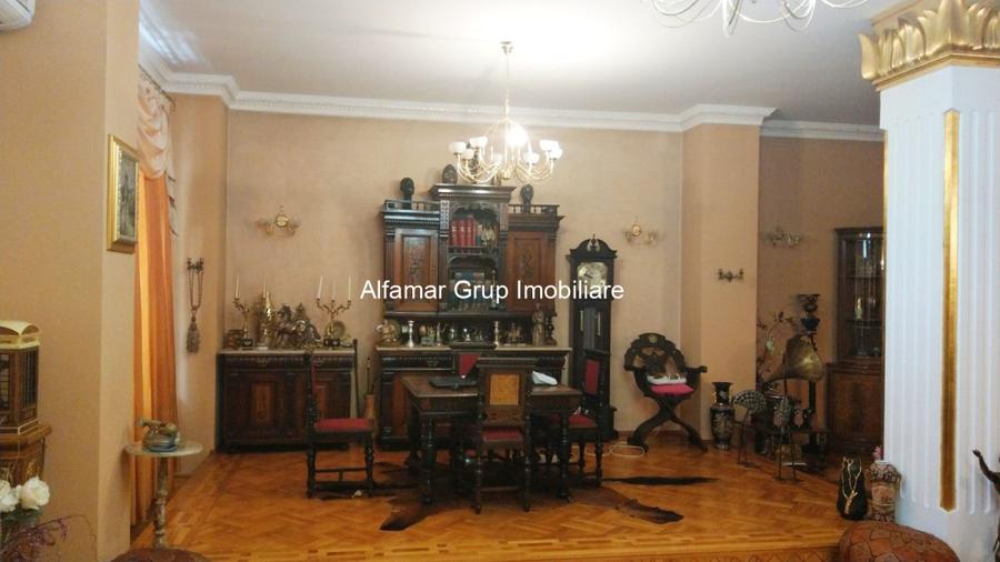 Casă individuală cu 9 camere cu Canalizare în Cotroceni