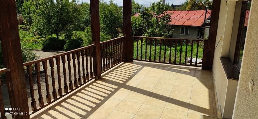 Casă cu 6 camere cu Teren 2500 Mp în Moreni