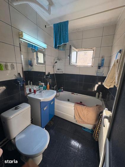 Apartament cu 3 camere semidecomandat în Tătărași