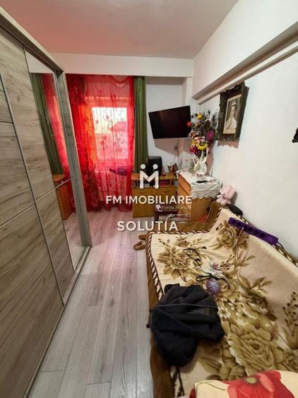 Apartament de vanzare decomandat -3 camere - 9