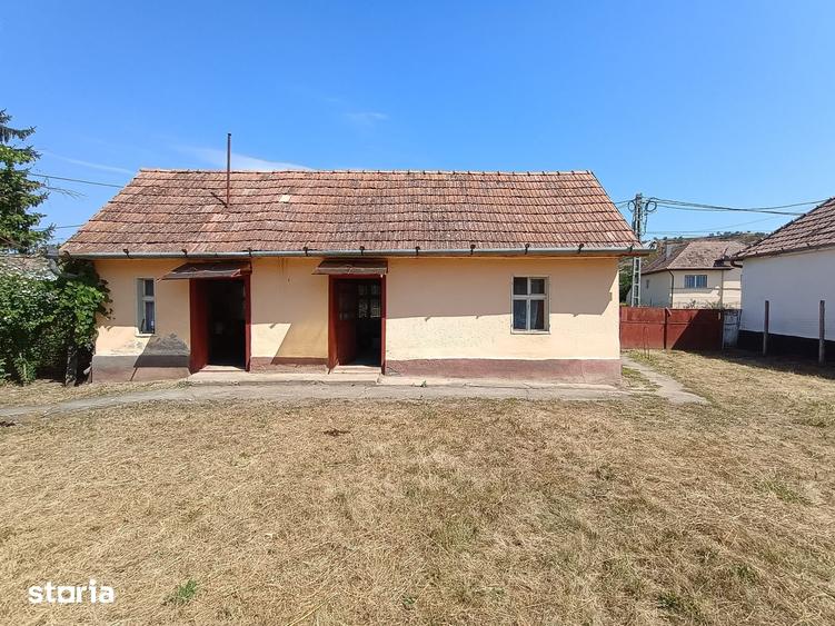 Casă cu 2 camere cu Teren 1100 Mp în Mica