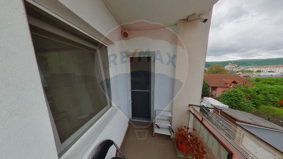 Apartament cu 3 Camere Decomandat – pe Strada George Coșbuc - 10