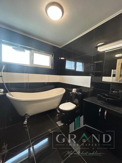 Duplex cu 4 camere cu Canalizare în Florești