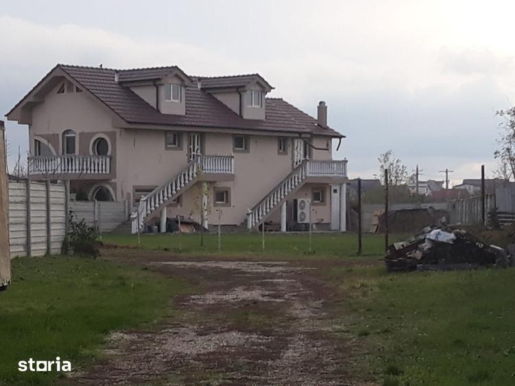 Casă cu 7 camere cu Teren 2600 Mp în Centura